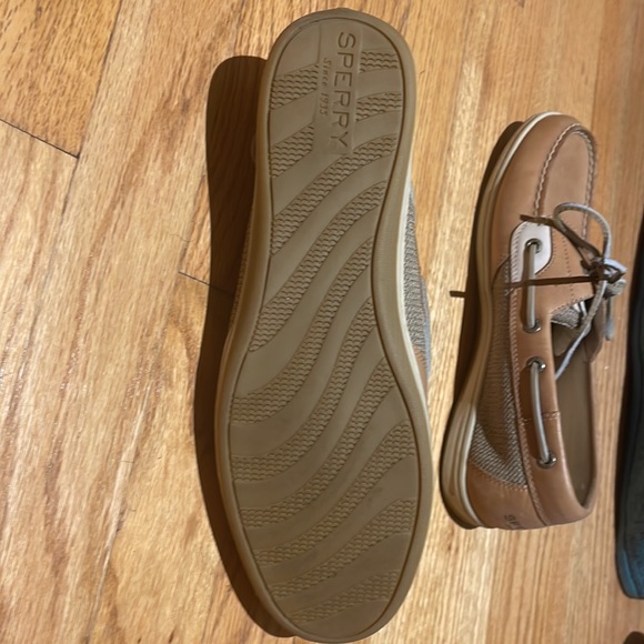 Tan sperrys - Picture 3 of 4
